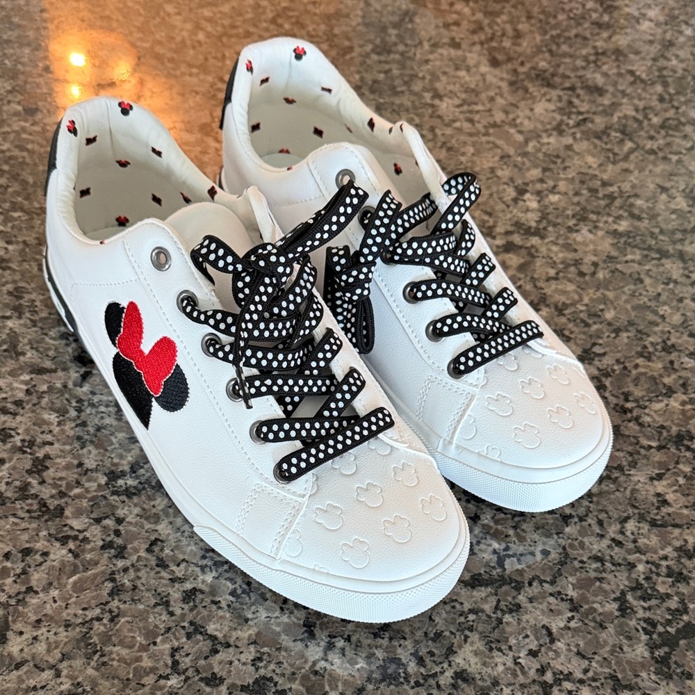 Women’s Disney Minnie Mouse sneakers
